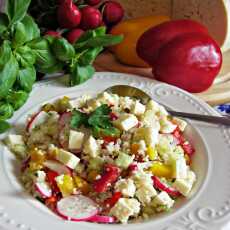 Przepis na Sałatka z kuskusem, warzywami i serem