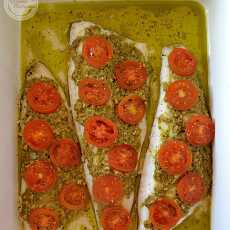 Przepis na Ryba z pesto i pomidorkami