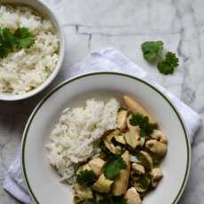 Przepis na Tajskie zielone curry z kurczakiem, cukinią i zieloną papryką