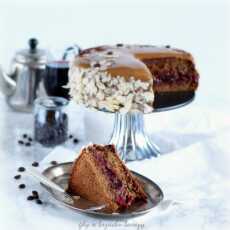 Przepis na Tort czekoladowo-kawowy z wiśniami i polewą mirror glaze