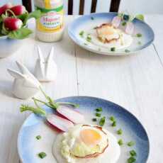 Przepis na Wielkanocne śniadanie. Zapiekane jajka na kremowym chrzanowym sosie!