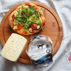 Przepis na Pizzerinki z salami, rukolą,cukinią i serem korycińskim swojskim