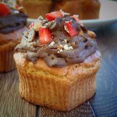 Przepis na Muffiny jaglane z kremem czekoladowym i truskawkami
