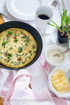 Przepis na Z cyklu: leniwe weekendowe śniadania. Zapiekany omlet à la caprese
