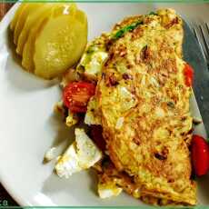Przepis na Omlet z fetą, bazylią i pomidorkami