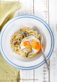 Przepis na Spaghetti ze szczawiem i jajkiem w koszulce