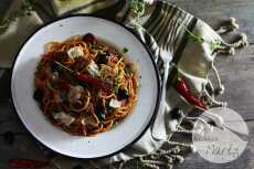 Przepis na Spaghetti z chorizo i oliwkami