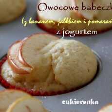 Przepis na Owocowe babeczki (z bananem, jabłkiem i pomarańczami) z jogurtem