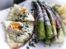 Przepis na Klasycznie – szparagi, młode ziemniaczki i jajko sadzone