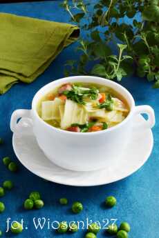 Przepis na Zupa z zielonym groszkiem i łazankami