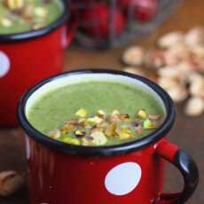 Przepis na Zupa z zielonych warzyw z pistacjami