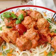 Przepis na Kuleczki cielęce z makaronem i sosem pomidorowo-śmietanowym/Spaghetti z kuleczkami cielęcymi i sosem pomidorowo-śmietanowym