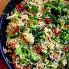 Przepis na Makaron z brokułami i suszonymi pomidorami / Pasta with Broccoli and Sun-Dried Tomatoes