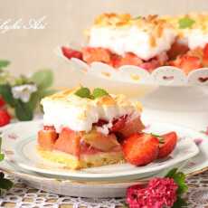 Przepis na Rabarbarowo-truskawkowe ciasto z bezą i migdałami