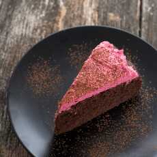 Przepis na Mocno czekoladowe ciasto z buraka pod różową chmurką (wegańskie, bezglutenowe, bez cukru)