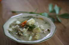 Przepis na Zupa szparagowa z groszkiem i kostkami jajka