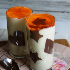 Przepis na Deser z jogurtu i galaretek - domowa galaretka czekoladowa 