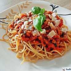 Przepis na Spaghetti pełnoziarniste z indykiem w sosie pomidorowym