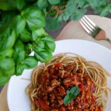 Przepis na Spaghetti z indykiem w sosie pomidorowym