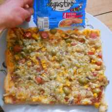 Przepis na Pizza z Miksu na Pizzę z Kiełbaskami z szynki Degustino
