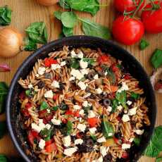 Przepis na Makaron z warzywami, fetą i oliwkami / Pasta with Feta, Vegetables and Olives
