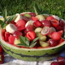 Przepis na Orzeźwiająca letnia sałatka owocowa