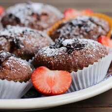 Przepis na Owsiane muffinki bananowe z truskawkami i ciemną czekoladą