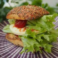 Przepis na Jak zrobić wegetariańskiego „burgera” – ser zamiast soczewicy