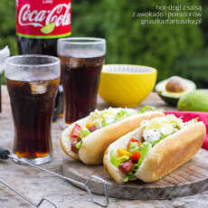 Przepis na Hot-dogi z salsą z awokado i pomidorów