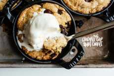 Przepis na Will it Skillet: Mini Skillet Chocolate Chip Cookies