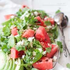 Przepis na Świeża, letnia sałatka z quinoa, szpinakiem i arbuzem (Fresh quinoa salad with spinach and watermelon)