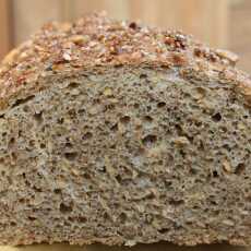 Przepis na Chleb żytni z siemieniem lnianym i namoczonym czerstwym chlebem