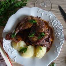 Przepis na Kurczak w czerwonym winie według przepisu Julii Child ( Coq au vin)