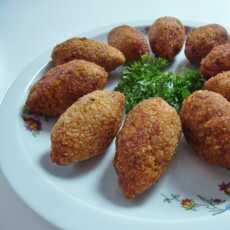 Przepis na Kibbeh, كبة‎‎, içli köfte - bliskowschodnie krokiety z kaszy bulgur i mielonego mięsa