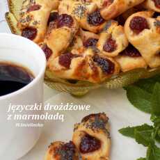 Przepis na Drożdżowe języczki z marmoladą 