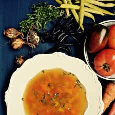 Przepis na Sezonowo i lokalnie: zupa z fasolki szparagowej i pomidorów