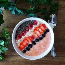 Przepis na Grejpfrutowe smoothie bowl. 