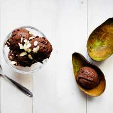 Przepis na Lody czekoladowe z awokado (4 składniki)