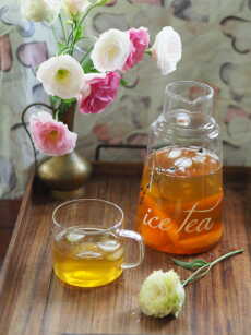 Przepis na Mrożona zielona herbata z melonem i kwiatami lawendy. Napój na lato!