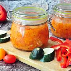 Przepis na Sos z pomidorów,papryki i cukinii