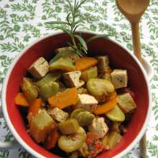 Przepis na Gulasz warzywny z bobem i marynowanym tofu