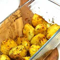 Przepis na Pieczone ziemniaki z tymiankiem i rozmarynem