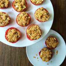 Przepis na Jabłkowe muffinki z mąką pełnoziarnistą i lekką orzechowo owsianą kruszonką