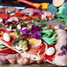 Przepis na Warzywna pizza na pełnoziarnistym cieście 