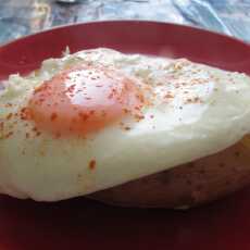 Przepis na Ziemniaki pieczone z jajkiem