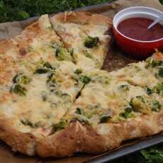 Przepis na Pizza orkiszowa z brokułem i serami