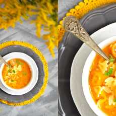 Przepis na Zupa z soczewicą, świeżymi pomidorami, imbirem i makaronem