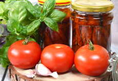Przepis na Domowe, suszone pomidory w oliwie