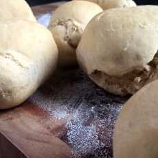 Przepis na Szybkie bułki drożdżowe z mąki chlebowej