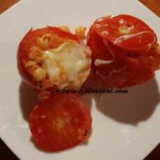 Przepis na Pomidory faszerowane makaronem i mozzarellą
